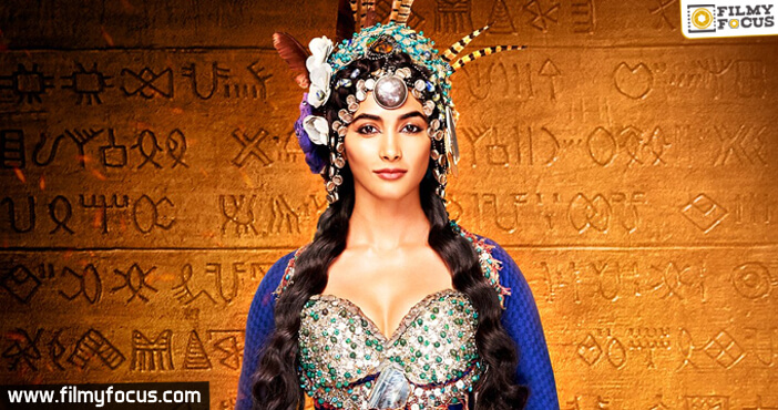 Pooja Hegde looks like a dream in Mohenjo Daro