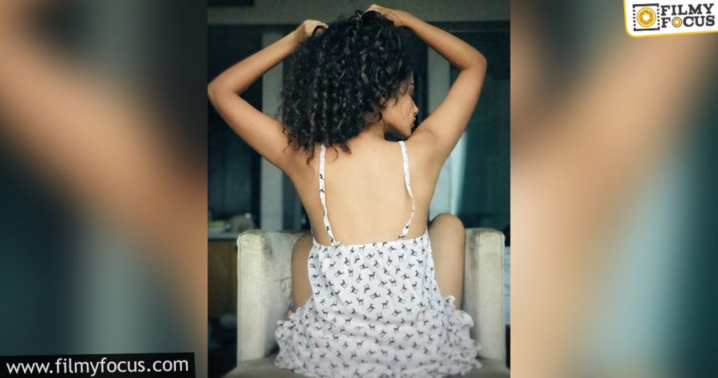 Anupama Parameswaran Bareback Stuns Fans