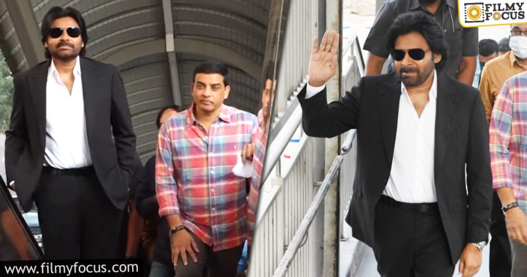 Pawan Kalyan Takes The Hyderabad Metro