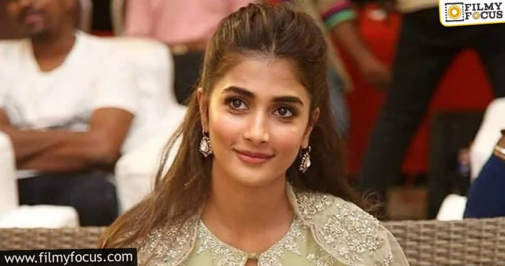 Pooja Hegde Can't Sign Telugu Films Now