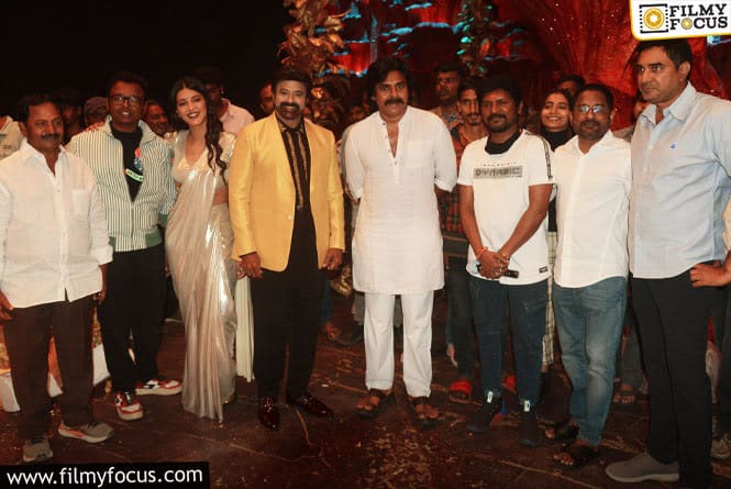 Pic Talk: Pawan Kalyan Visits the Sets of Veera Simha Reddy