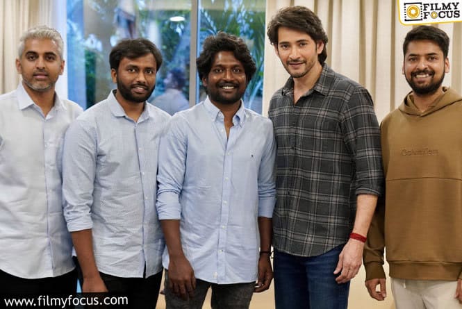 Mahesh Babu Watches Writer Padmabhushan