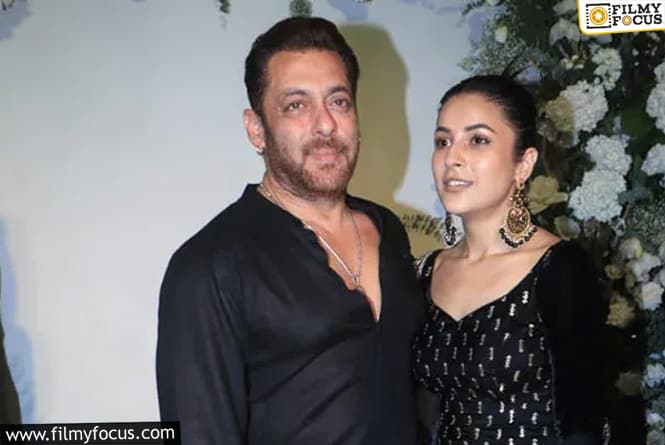 Shehnaaz Gill turns Love Guru for Salman Khan?