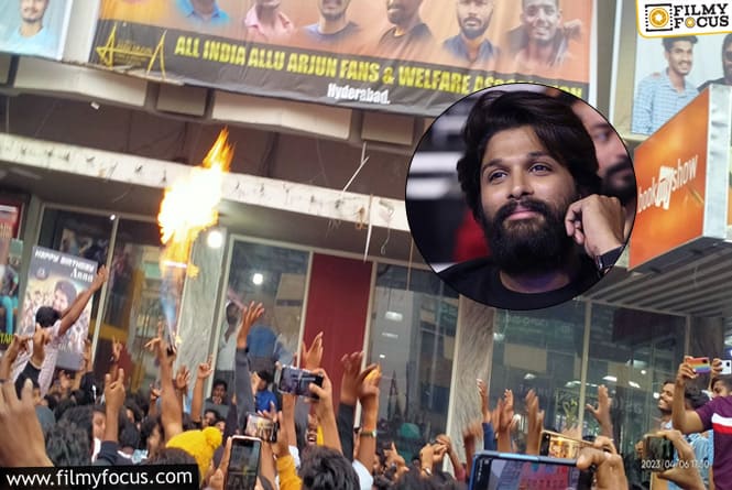 The Fans Of Allu Arjun Went Mad At The Screening Of Desamuduru