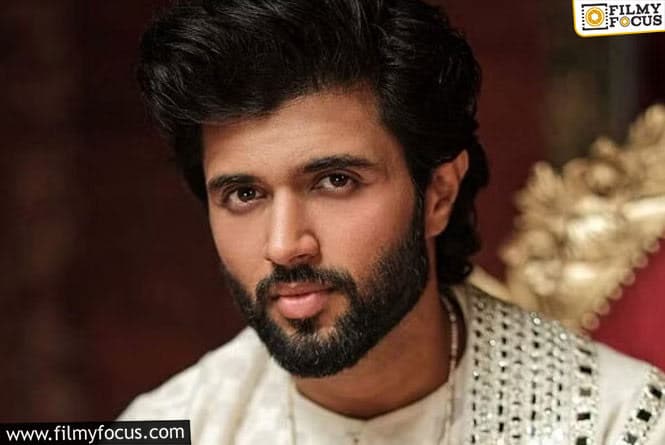 Vijay Deverakonda Maintaining his Loyal Fan Base