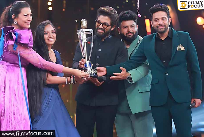 Allu Arjun Announces Winner of Indian Idol 2