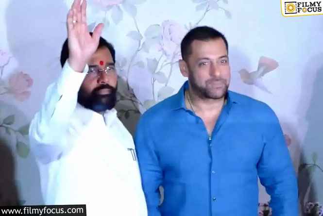 Salman Khan clicks picture with Eknath Shinde at Ganesh Chaturthi celebrations!