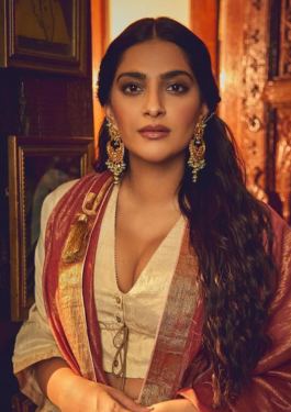 Sonam Kapoor image