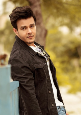 Aniruddh Dave : Biography, Age, Movies, Family, Photos, Latest News ...