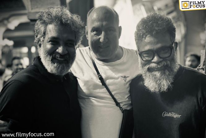 Rajamouli Visits The Sets Of Pushpa 2