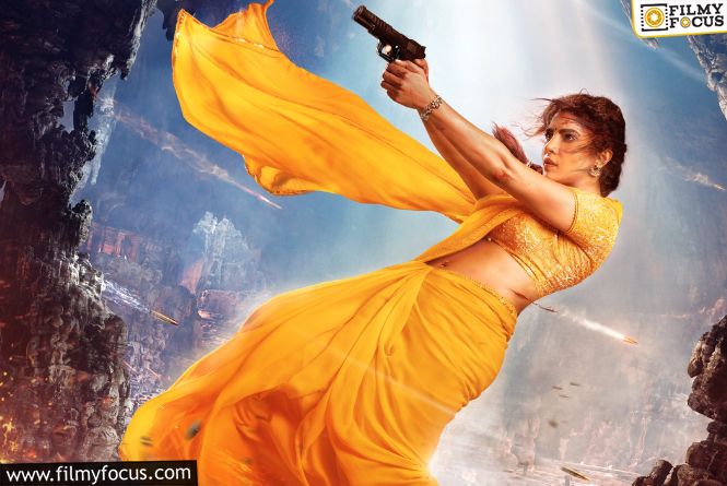 GlobeTrotter Buzz: Priyanka’s Mandakini Look Creates Huge Excitement